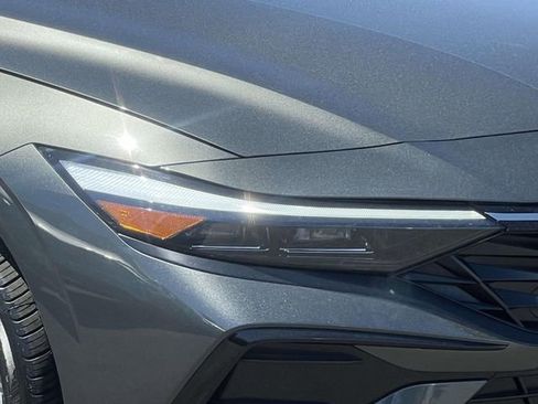 Certified 2025 Hyundai Elantra SEL FWD image 8