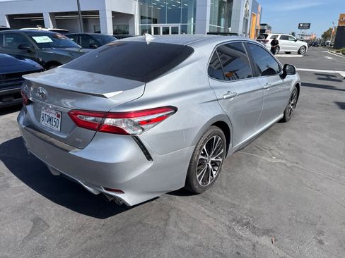Used 2020 Toyota Camry SE FWD image 17