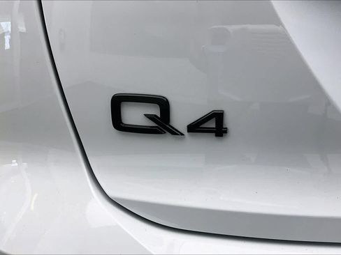 Used 2025 Audi Q4 e-tron Premium Plus w/ Premium Plus RWD image 32
