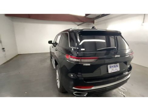 Used 2022 Jeep Grand Cherokee Summit image 7