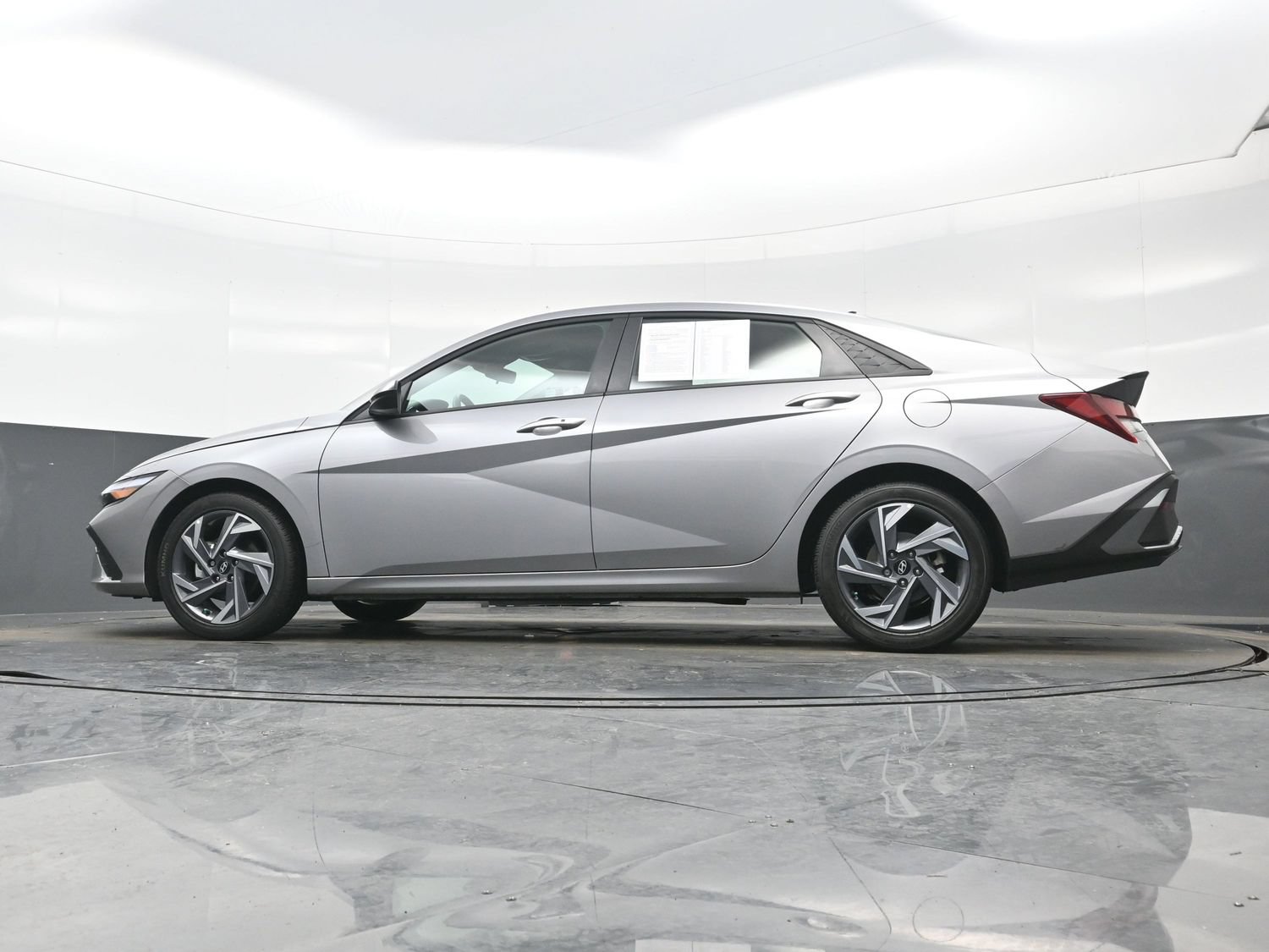 Used 2025 Hyundai Elantra Sport FWD image 26