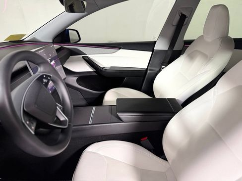 Used 2026 Tesla Model Y 2WD image 20