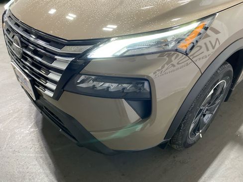 Used 2025 Nissan Rogue SV image 28