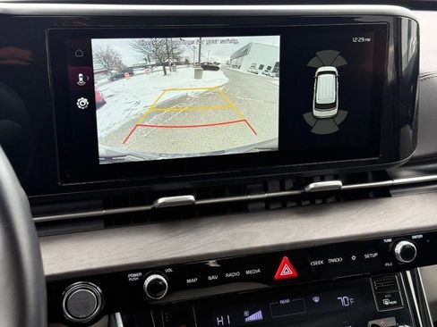 Used 2024 Kia Carnival EX image 18