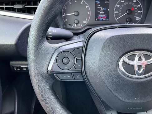 Used 2025 Toyota Corolla LE image 24