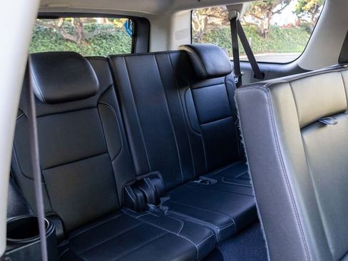 Used 2019 Chevrolet Suburban LT image 17