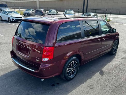 Used 2017 Dodge Grand Caravan GT image 4