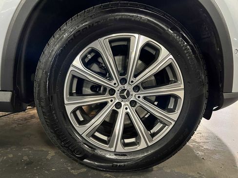 Certified 2025 Mercedes-Benz GLC 300 4MATIC image 9