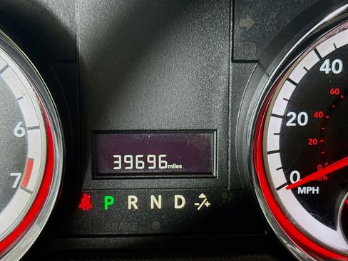 Used 2019 Dodge Grand Caravan SE w/ UConnect Hands-Free Group image 16