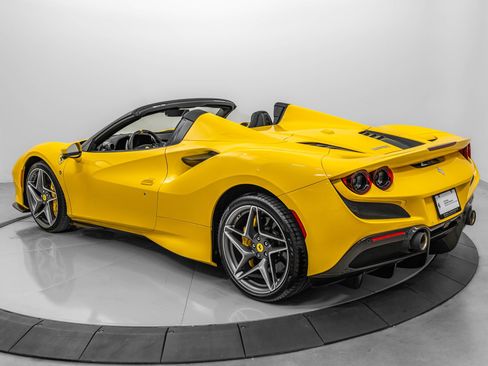 Certified 2022 Ferrari F8 Tributo RWD image 13