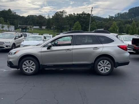 Used 2017 Subaru Outback 2.5i Premium AWD/4WD image 10