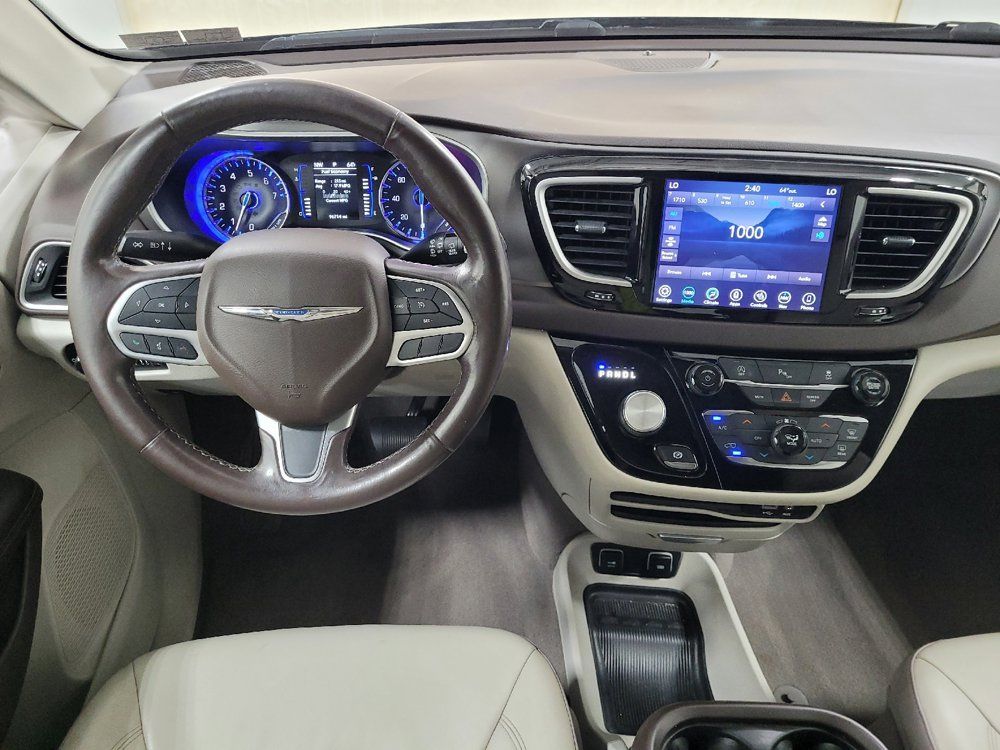 Used 2019 Chrysler Pacifica Touring-L FWD image 22