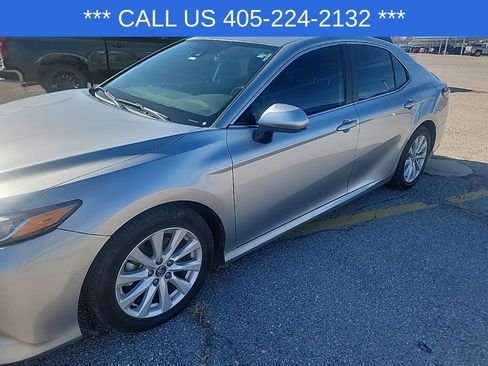 Used 2020 Toyota Camry LE image 2