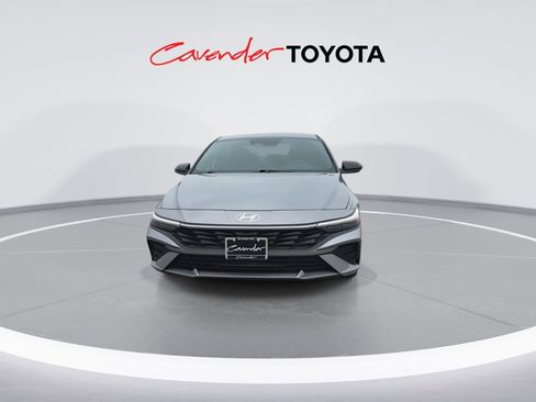 Used 2025 Hyundai Elantra Sport FWD image 3