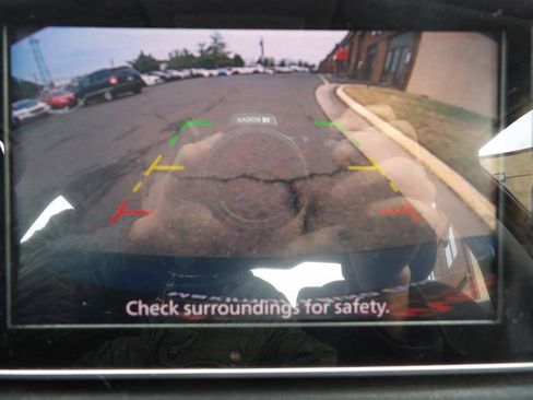 Used 2020 Nissan Versa SR w/ Convenience Package image 21