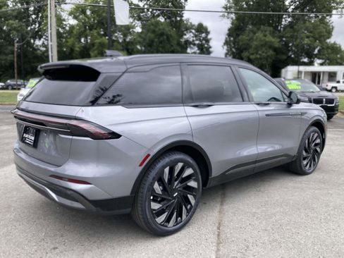 New 2025 Lincoln Nautilus Reserve image 3