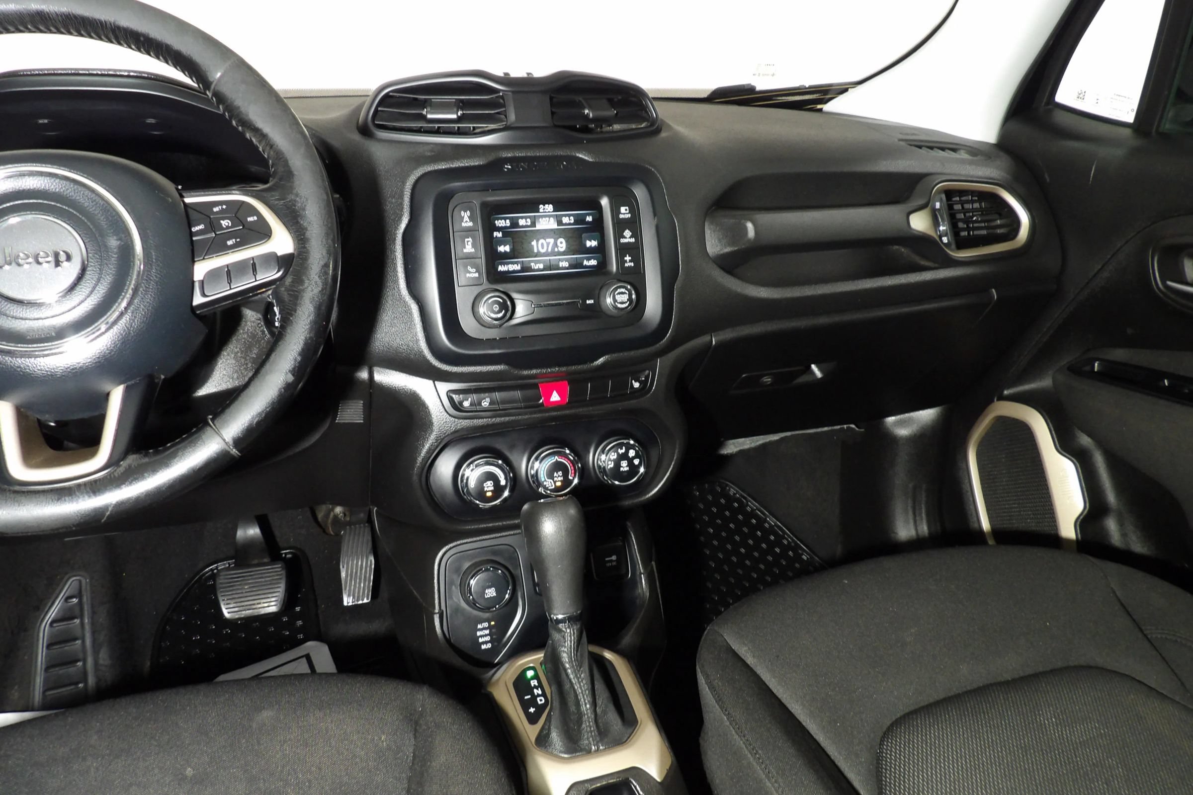 Used 2017 Jeep Renegade Latitude w/ Cold Weather Group AWD/4WD image 11