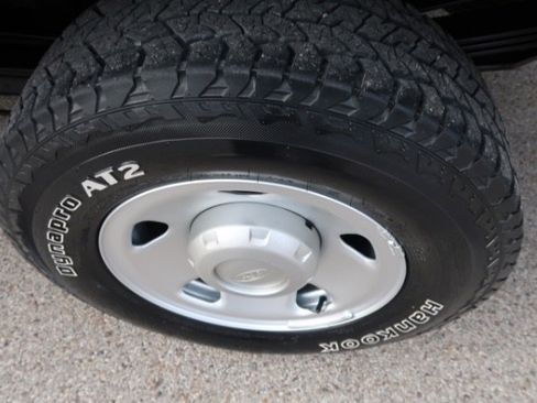 Used 2015 Ford F250 XL w/ Camper Package image 15