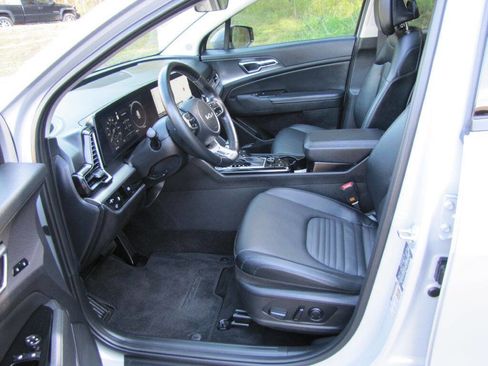 Used 2025 Kia Sportage SX image 14