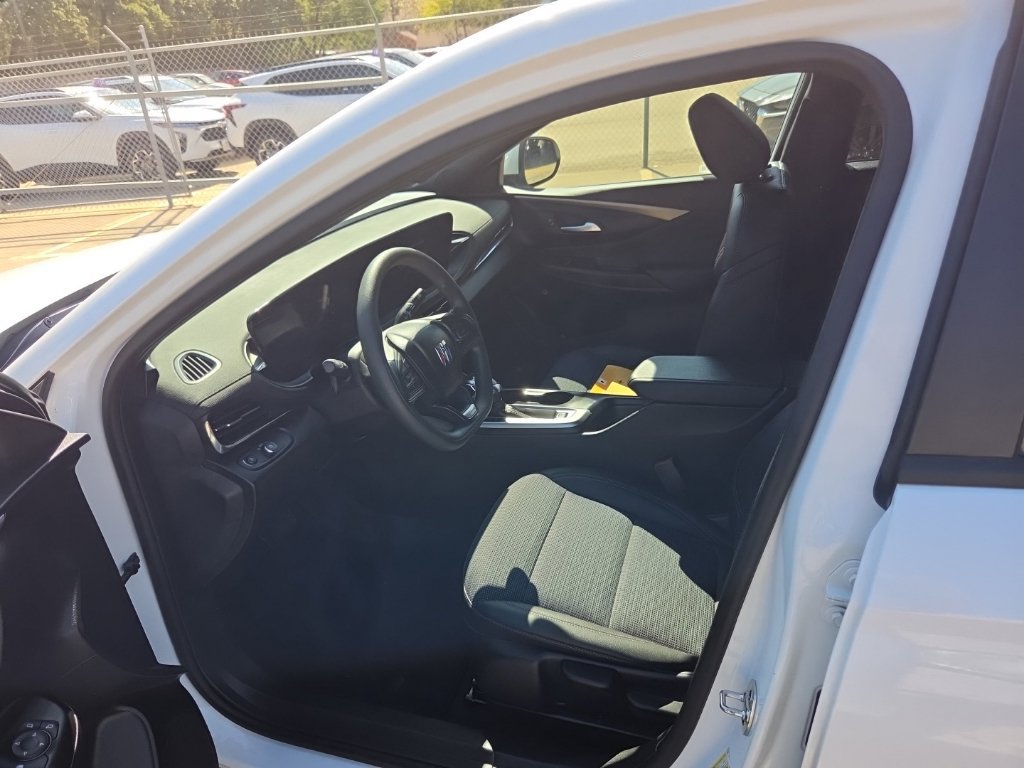 Used 2026 Buick Envista Preferred FWD image 4