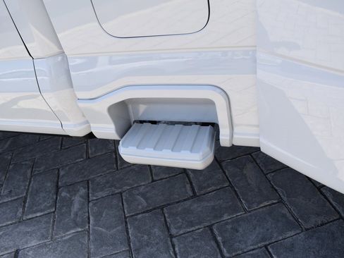 Used 2025 Ford F450 Lariat w/ FX4 Off-Road Package image 12