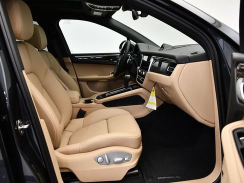 Certified 2025 Porsche Macan image 48