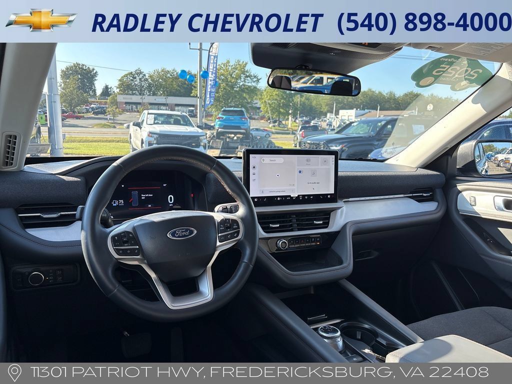 Used 2025 Ford Explorer Active AWD/4WD image 13