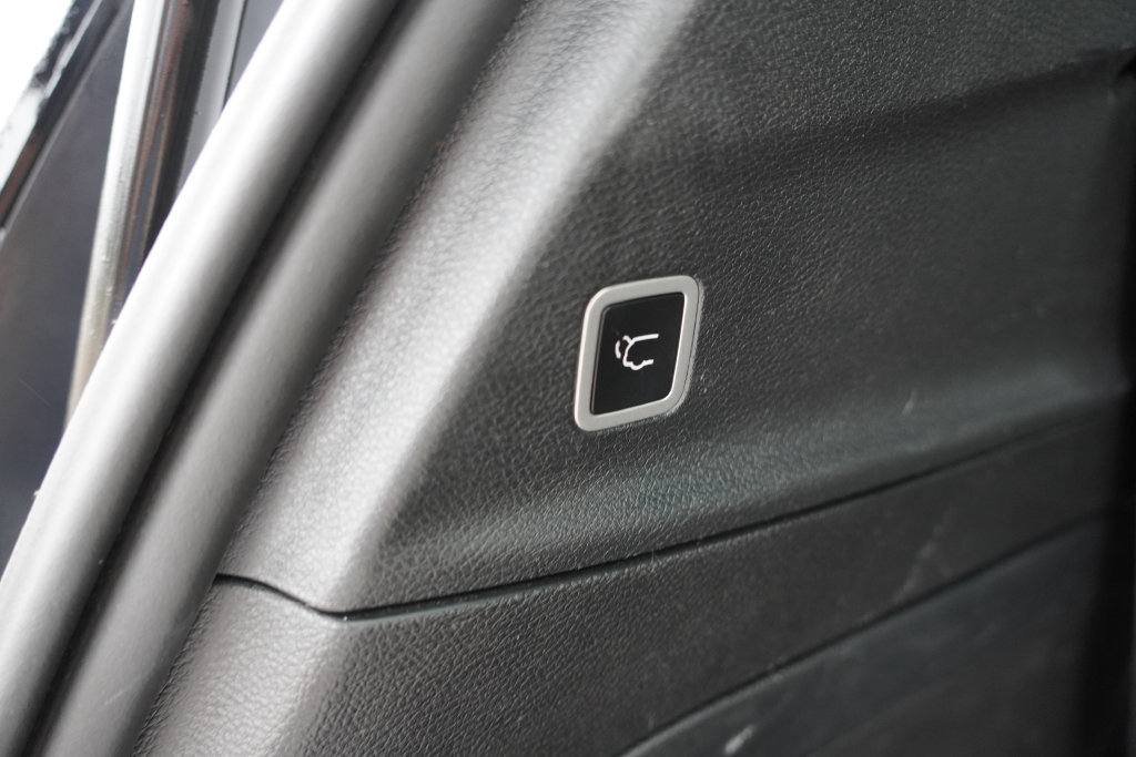 Used 2024 Chrysler Pacifica Limited FWD image 24