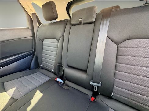 Used 2019 Ford Edge SE image 31