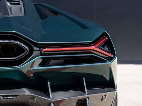 Used 2024 Lamborghini Revuelto image 13