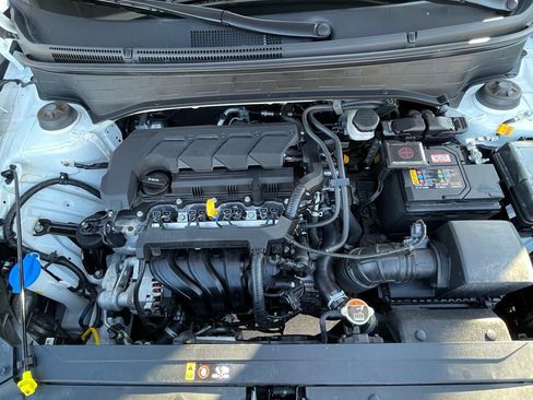 Used 2025 Hyundai Venue SE image 25