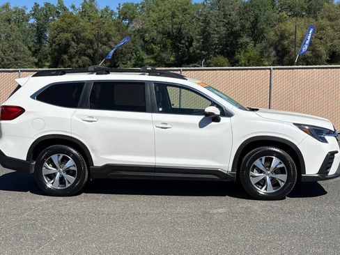 Used 2023 Subaru Ascent Premium w/ Convenience Package image 2