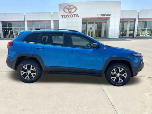 Used 2017 Jeep Cherokee Trailhawk AWD/4WD image 6