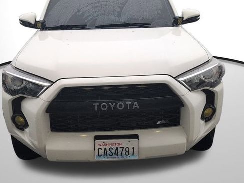 Used 2017 Toyota 4Runner SR5 Premium image 2