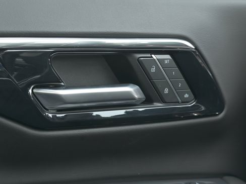 Used 2025 Chevrolet Tahoe LT RWD image 25
