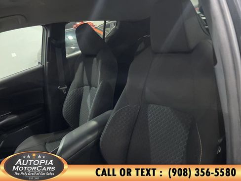 Used 2020 Toyota C-HR LE image 11