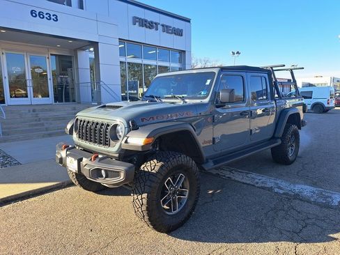 Used 2024 Jeep Gladiator Mojave w/ Technology Group image 2