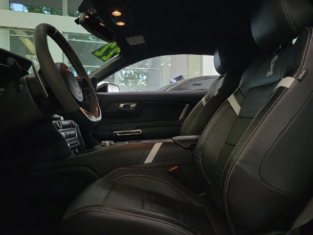 Used 2022 Ford Mustang Shelby GT500 w/ Technology Package RWD image 12