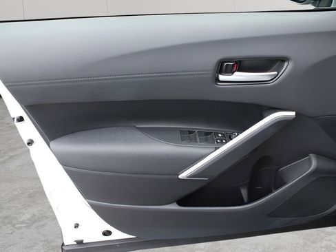 Used 2023 Toyota Corolla Cross XLE w/ Convenience Package image 19