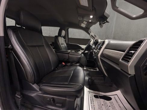 Used 2020 Ford F350 Lariat w/ Chrome Package image 17