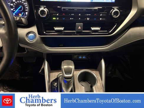 Used 2022 Toyota Highlander Platinum AWD/4WD image 16