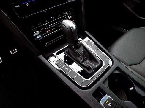 Used 2023 Volkswagen Arteon SE image 19