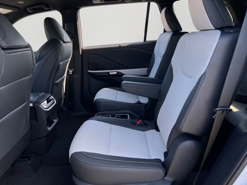 New 2026 Lexus TX 500h AWD image 9