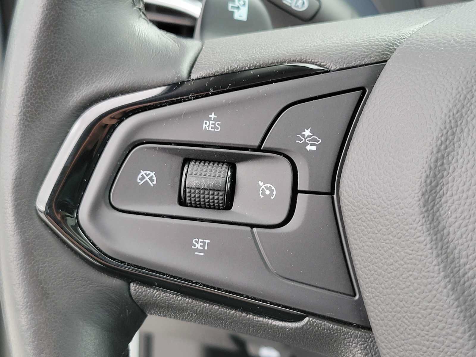 Used 2023 Chevrolet Bolt EUV Premier w/ Sun & Sound Package FWD image 30