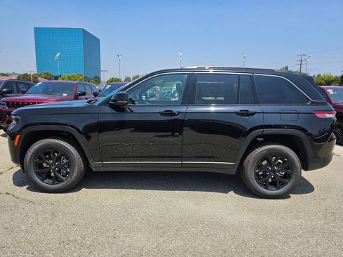 New 2026 Jeep Grand Cherokee Altitude RWD image 4