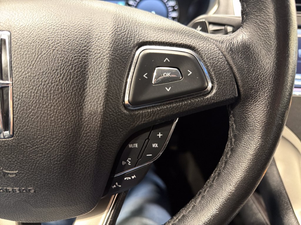 Used 2016 Lincoln MKZ FWD image 12