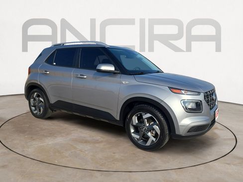 Used 2024 Hyundai Venue SEL image 4