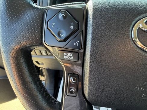 Used 2023 Toyota 4Runner TRD Off-Road Premium AWD/4WD image 27