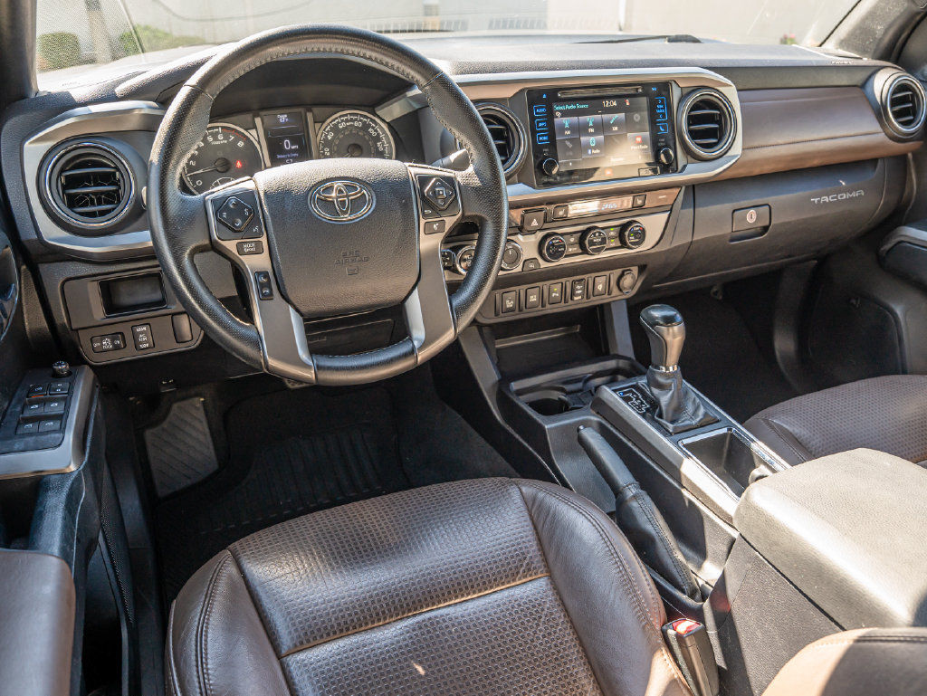 Used 2016 Toyota Tacoma Limited w/ Towing Package AWD/4WD image 4