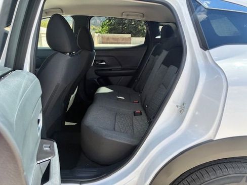 Used 2025 Nissan Kicks SV AWD/4WD image 18